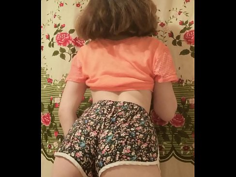 ❤️ Nwa ọhụrụ sexy na-eyipụ uwe mkpirisi ya na igwefoto ❤️  na anyi ❌❤